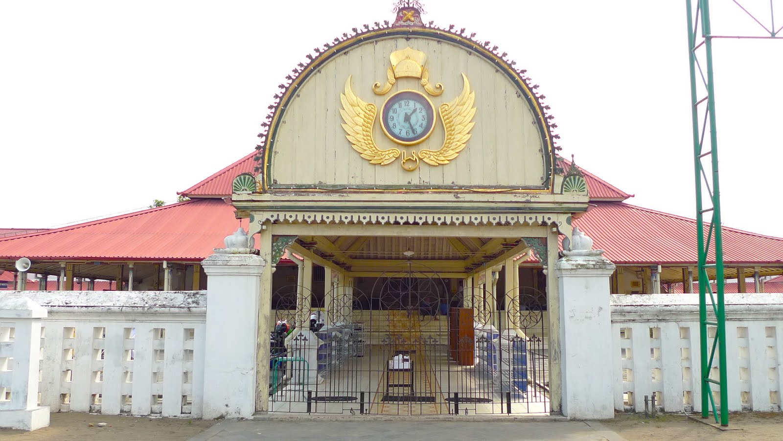 √ Masjid Gedhe Kauman yang Sangat Bersejarah<span class="rating-result after_title mr-filter rating-result-318">			<span class="no-rating-results-text">No ratings yet.</span>		</span>