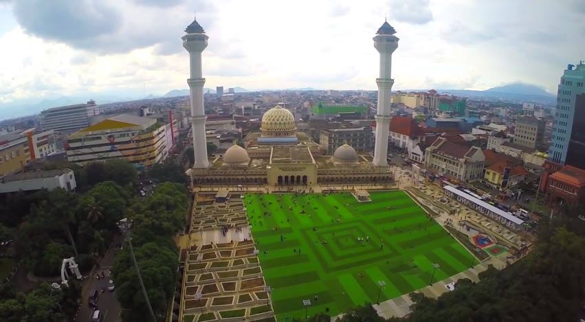 √ Masjid Raya Bandung Ikon Baru Bandung<span class="rating-result after_title mr-filter rating-result-338">			<span class="no-rating-results-text">No ratings yet.</span>		</span>